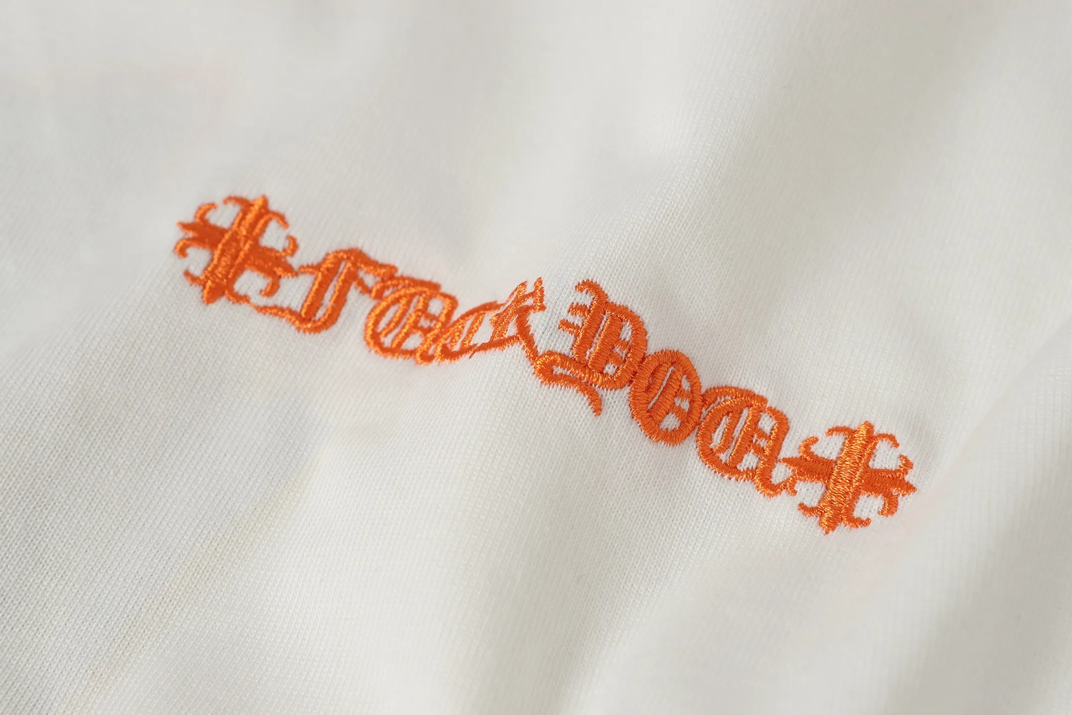 P170 2209 style 280g heavy double yarn -Chrome Hearts/Chrome Hearts Color Cross✝️Skin embroidered short-sleeved T-shirt -High weight, high density and high quality. The wool is soft, delicate and skin-friendly. It feels soft and silky. It has excellent warmth and skin-friendly properties. -Customized weaving and dyeing, no color difference. No matter the fabric or workmanship details, it beats the ordinary version on the market. -Colour: black white -Size: S M L XL